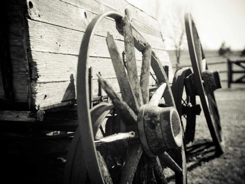 Lampa LED biurkowa z bezprzewodową ładowarką Qi