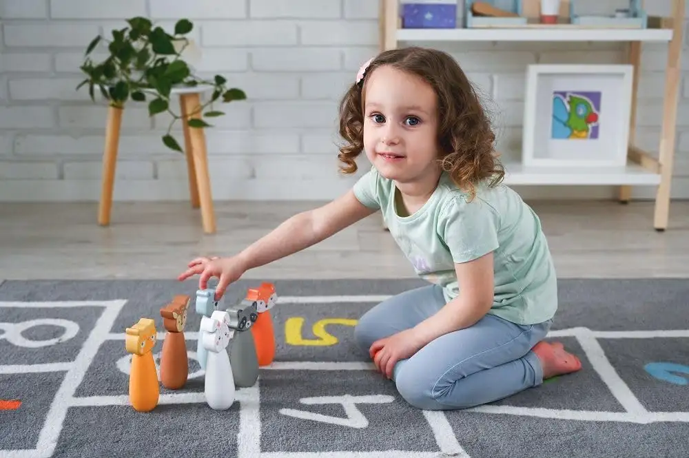 adam toys Kegelspiel für Kinder, 6 Kegel, 2 Bälle - Bowling-Set für Kinder, Waldtier-Figuren - Bemaltes Holz - Spielzeug ab 3 Jahre - Outdoor, Indoor - Kinderball, Geburtstag, Geschenk — 22