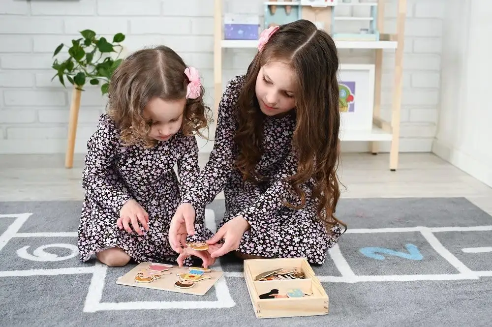 adam toys Magnetisches Holzspiel, magnetisch Anziehpuppen, Kinder aus Aller Welt, 24 Magnetteile - Magnetpuzzle für Kinder ab 3 Jahren - Junge, Mädchen - Magnetspielbox – Lernspielzeug — 22