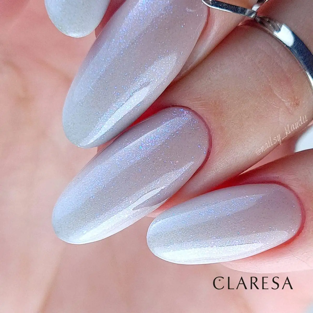 Claresa Top Glitter No Wipe Überlack innovativ UV LED Top Coat für Hybrid Nagellack Glänzendes Finish, Schützt, Transparent with blue dust, 5ml — 4