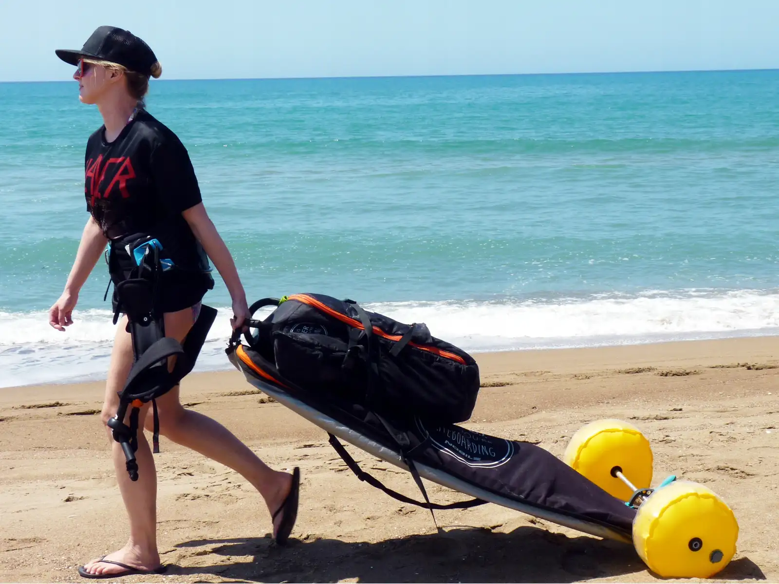 Strandwagen – leicht, aufblasbar, universell. Sie können es einfach an Alles befestigen und nach Gebrauch flach zusammenfalten. Der perfekte Begleiter — 3