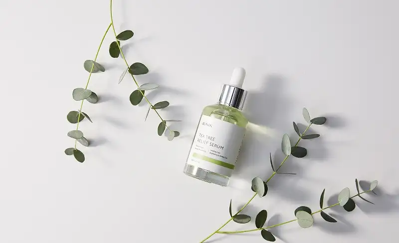 iUNIK Tea Tree Relief Serum 50 ml - Kojąco-regenerujące serum do twarzy — 2