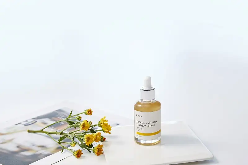 iUNIK Propolis Vitamin Synergy Serum, 50 ml - odżywcze serum do twarzy — 3
