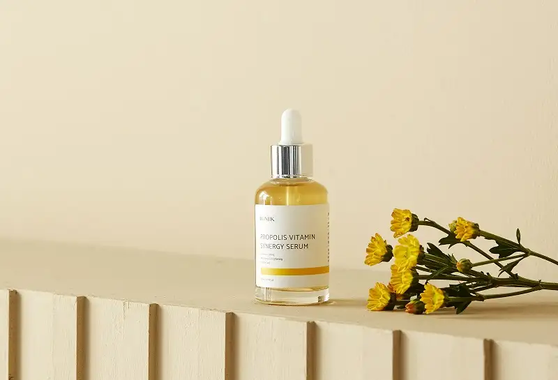 iUNIK Propolis Vitamin Synergy Serum, 50 ml - odżywcze serum do twarzy — 4